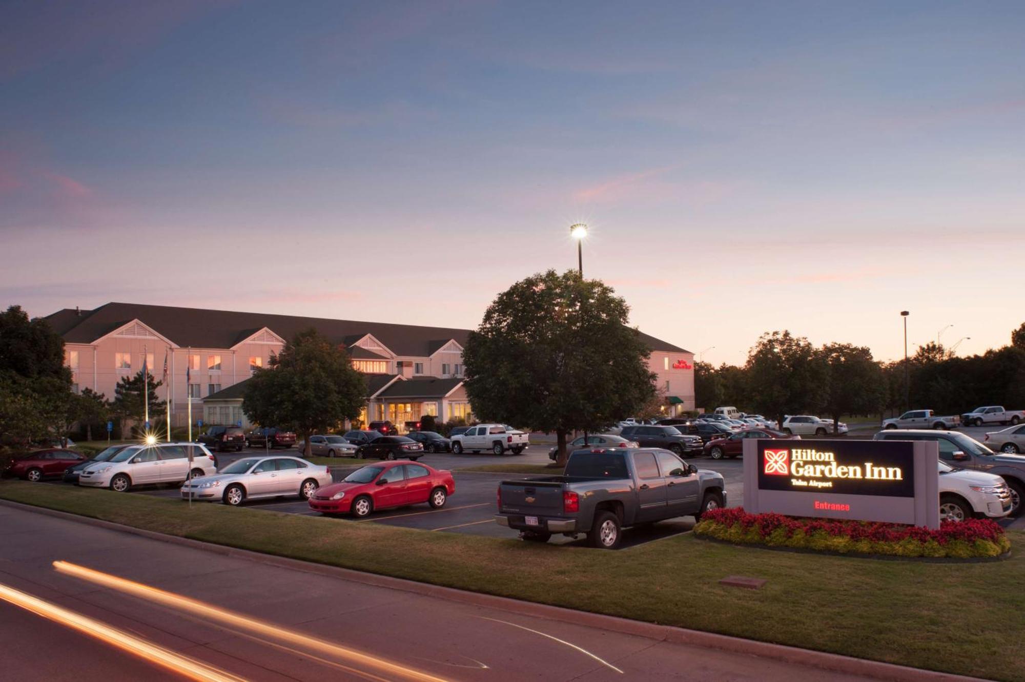 Hilton Garden Inn Tulsa Airport Ngoại thất bức ảnh