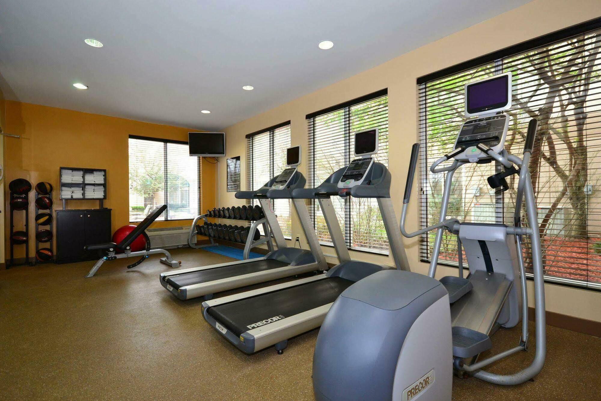 Hilton Garden Inn Tulsa Airport Ngoại thất bức ảnh